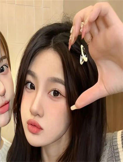 《轻拍翻转小魔女》详细剧情解析：从开场到结局的完整叙事分析，必看